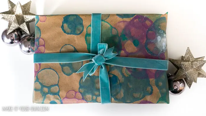 Kid-made Wrapping Paper ! Creative ideas to personalize your holiday or Christmas wrap!