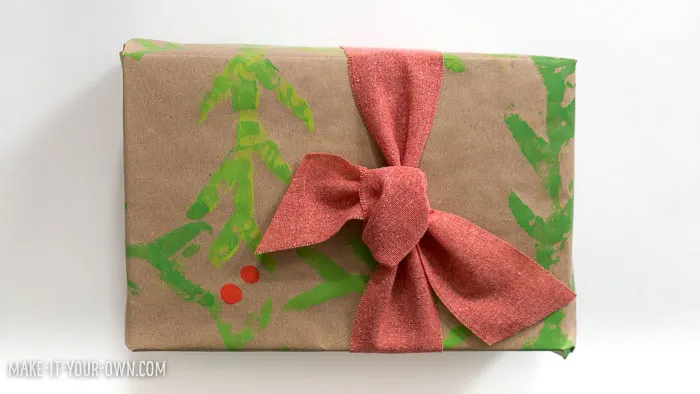 Kid-made Wrapping Paper ! Creative ideas to personalize your holiday or Christmas wrap!